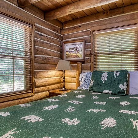 Very Private, Real Log Cabin With Hot Tub! Sevierville Buitenkant foto