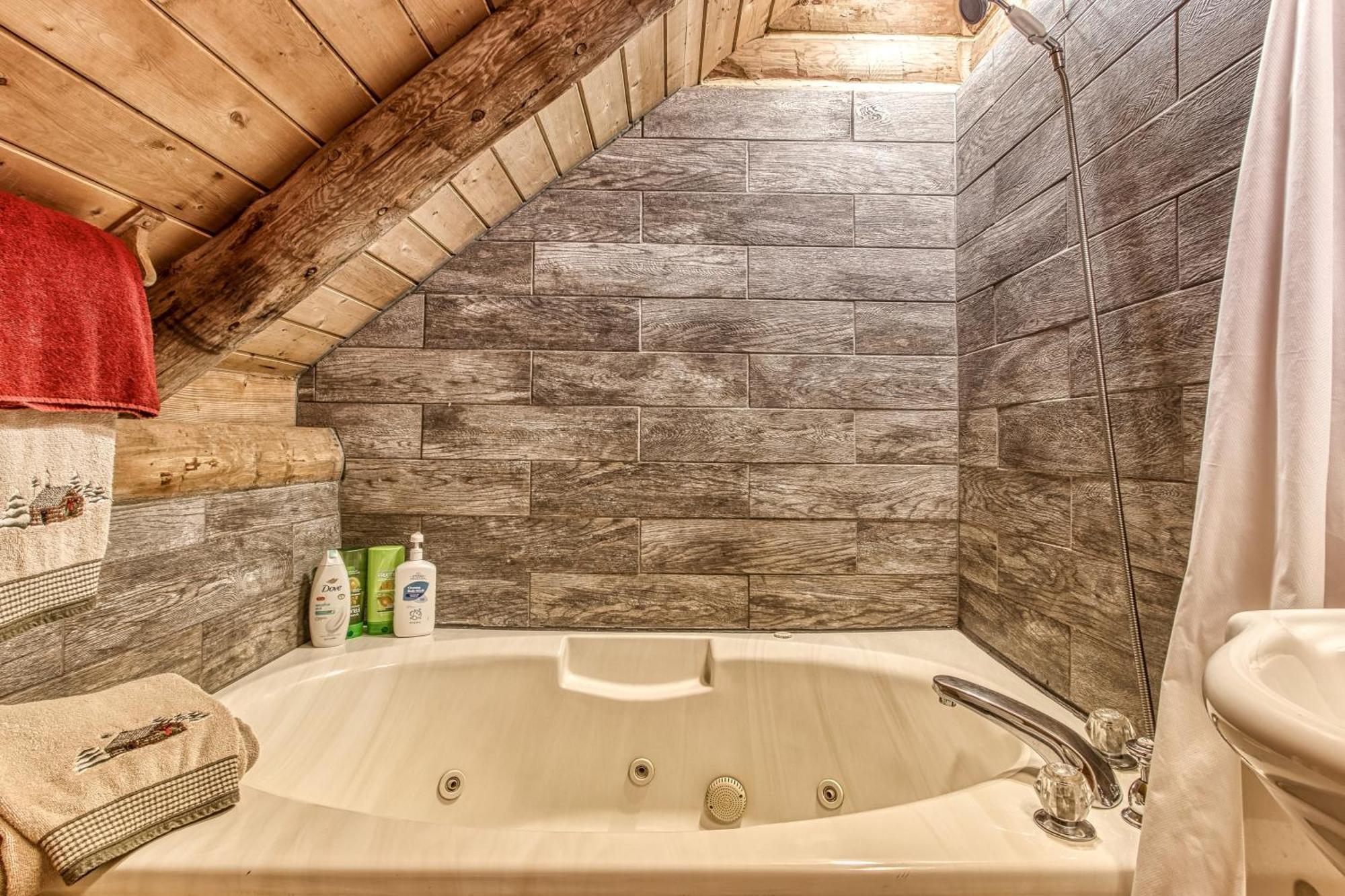 Very Private, Real Log Cabin With Hot Tub! Sevierville Buitenkant foto
